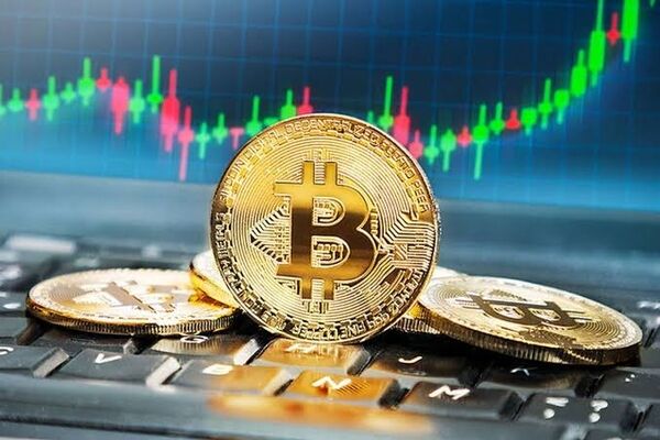 قیمت بیت‌کوین و اتریوم امروز سه‌شنبه ۱۷ شهریور ۱۴۰۵/ کاهش قیمت بیت‌کوین
