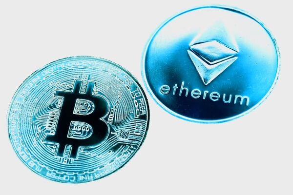 قیمت بیت‌کوین و اتریوم امروز دوشنبه ۱۶ شهریور ۱۴۰۵/ کاهش قیمت بیت‌کوین