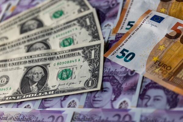 کاهش قیمت دلار و یورو
