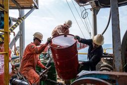 نفت دوباره گران شد