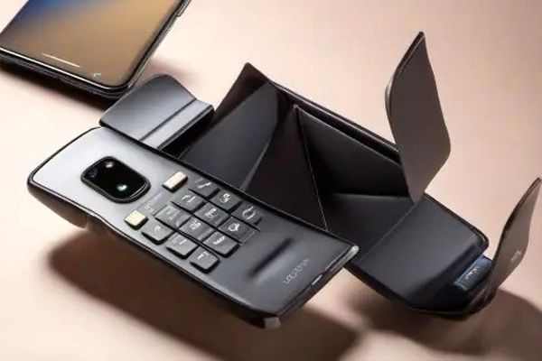 گوشی شگفت‌انگیزی که چهار بار تا می‌شود!/ عکس