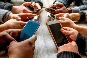 سقوط آزاد فروش گوشی تلفن‌همراه