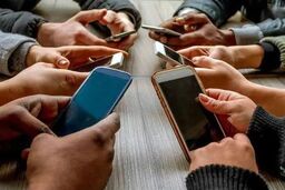 سقوط آزاد فروش گوشی تلفن‌همراه