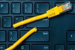 وعده رفع محدودیت اینترنت تا ماه آینده