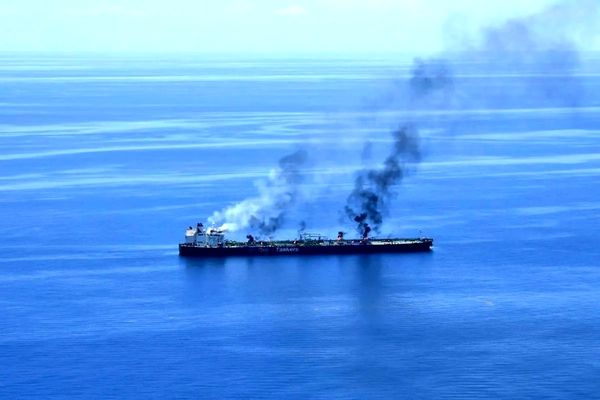 دیپورت دو نفتکش غول پیکر از تنگه هرمز