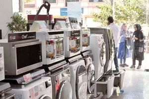 تصویری عجیب از قیمت لوازم خانگی در سال ۹۶/ انگار یک قرن گذشته!/ عکس