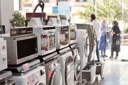 تصویری عجیب از قیمت لوازم خانگی در سال ۹۶/ انگار یک قرن گذشته!/ عکس