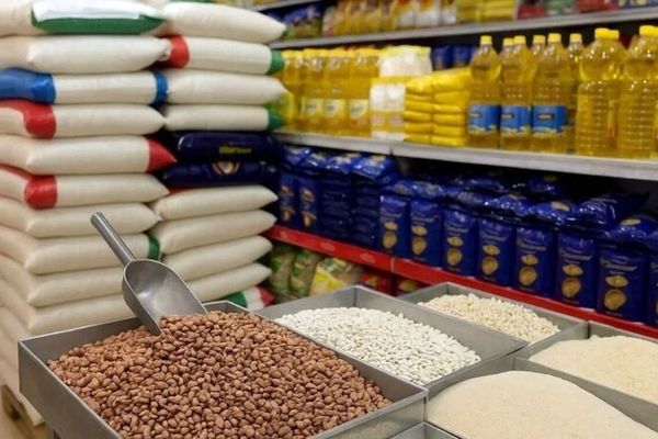 رئیس اتاق اصناف تهران: مردم خرید هیجانی نکنند، کالا فراوان است